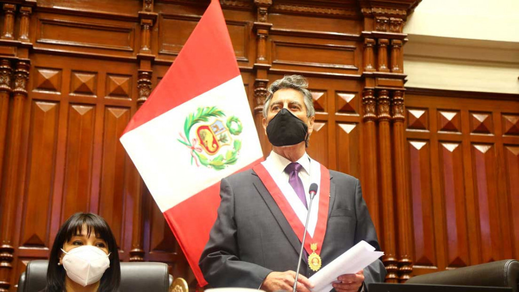 Francisco Sagasti se juramenta como presidente de Perú large