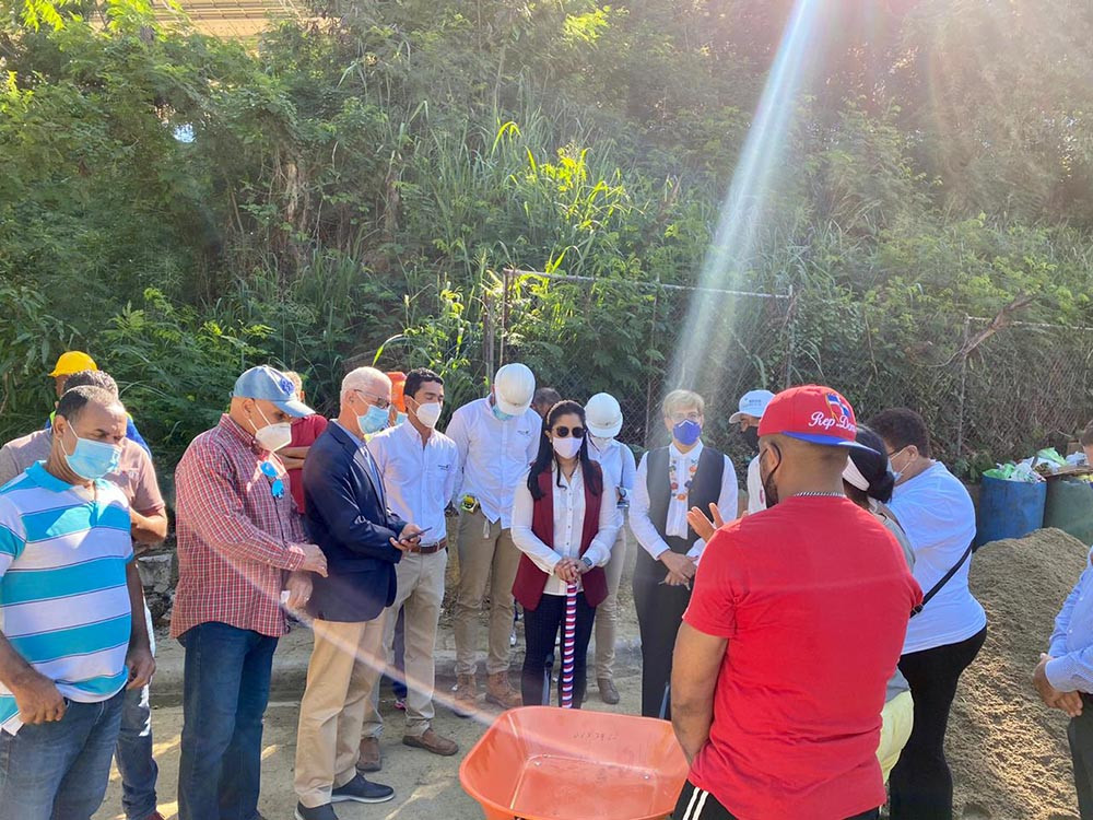 La vice alcaldesa Leonela Massiel en inicio trabajos large