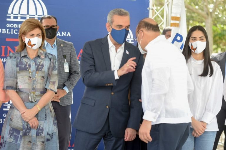 Gobierno reactivará zona franca en Salcedo para aportar 300 nuevos empleos Luis Abinader y Ulises Rodríguez large