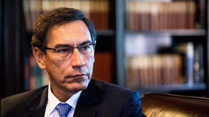 El Congreso de Perú destituye al presidente Martín Vizcarra Martín Vizcarra