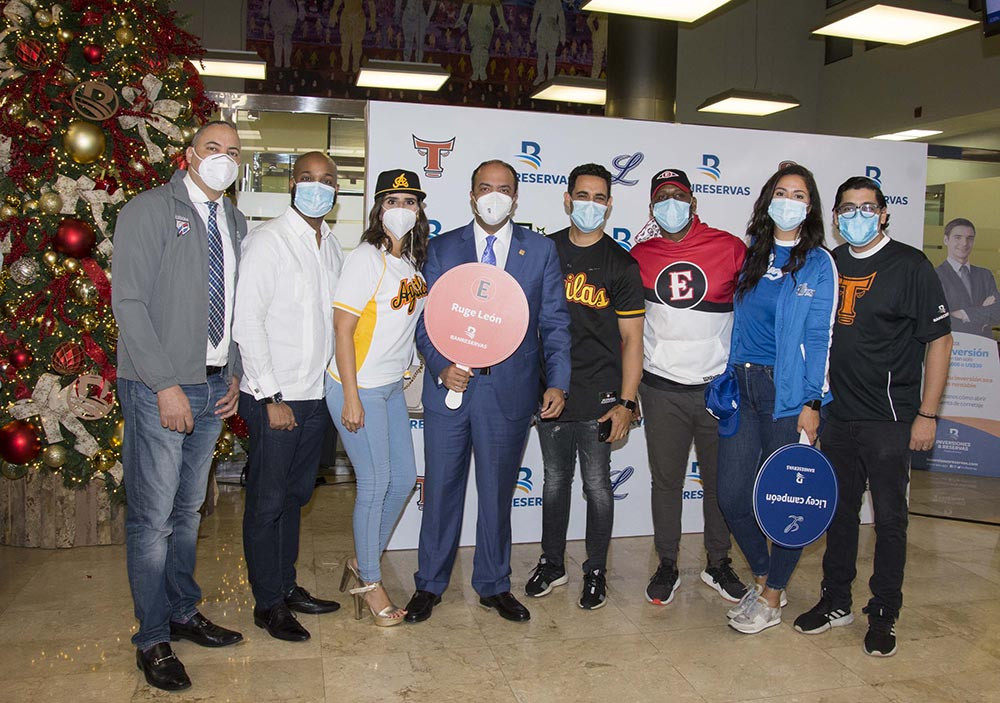 Mascotas de equipos calientan inicio temporada de béisbol en oficinas Banreservas Mascotas large
