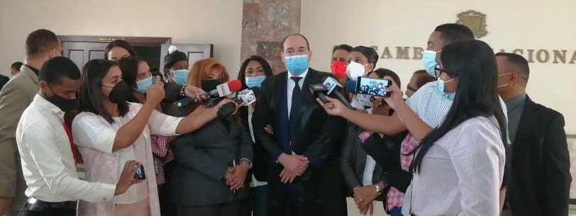 “Justicia Dominicana agoniza” denuncia presidente del Colegio de Abogados ante el Congreso Miguel Surun Hernández large