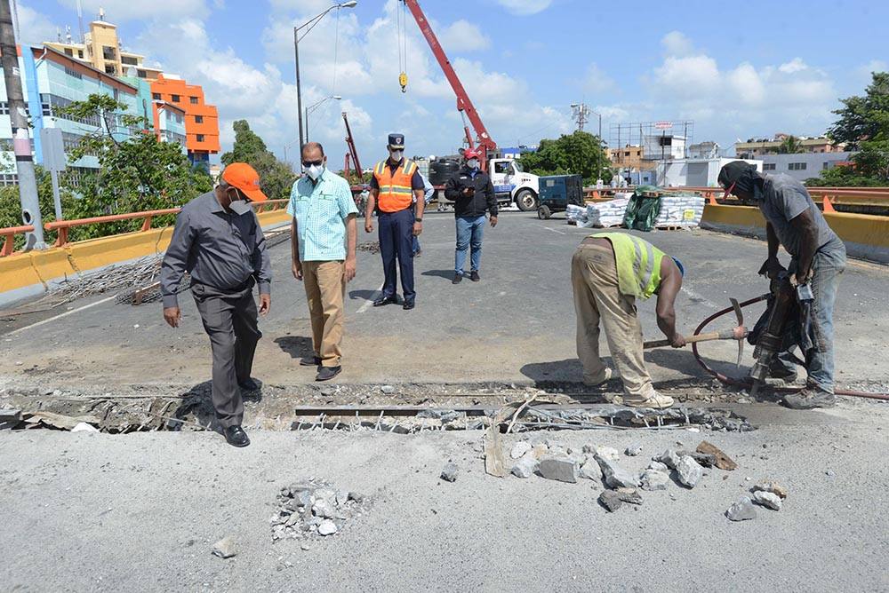 Deligne Ascención anuncia la realización de un amplio programa de pavimentación y bacheo en el Gran Santo Domingo Ministerio Obras Publica elevado del Quinto Centenario large