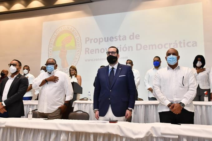 PRD piden la cabeza de Miguel Vargas large
