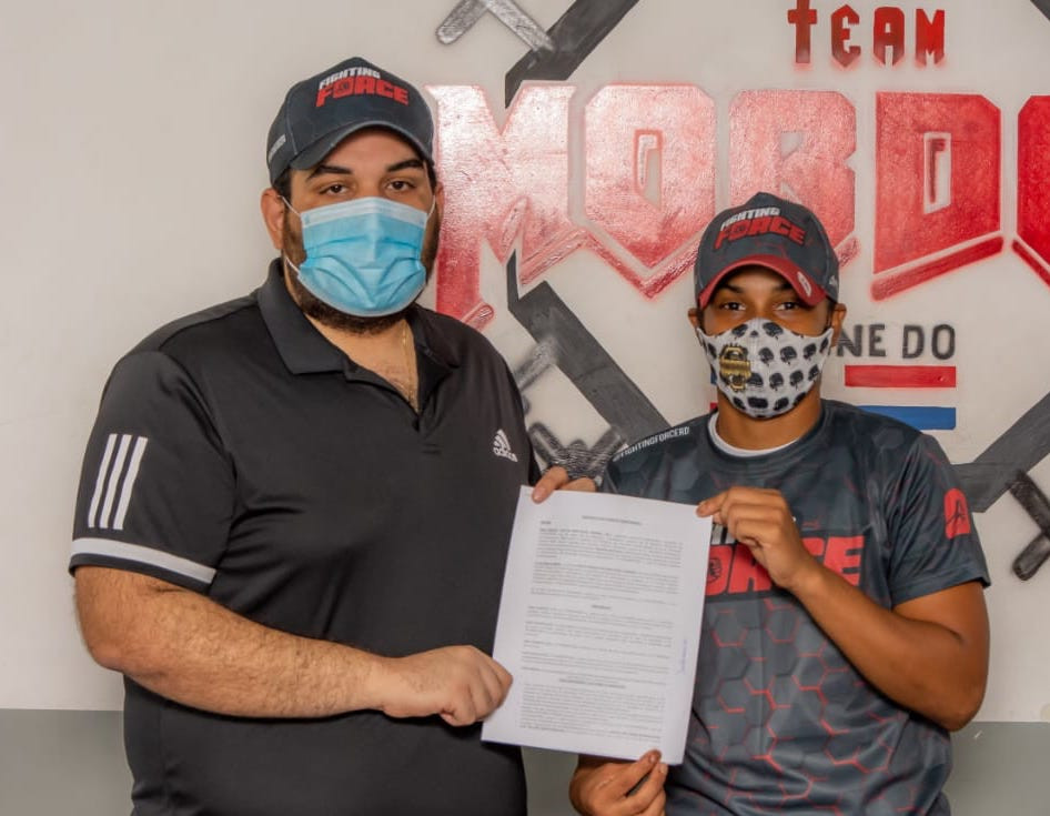 El primer combate profesional femenino en las MMA que se celebrará en el país Peleadora large