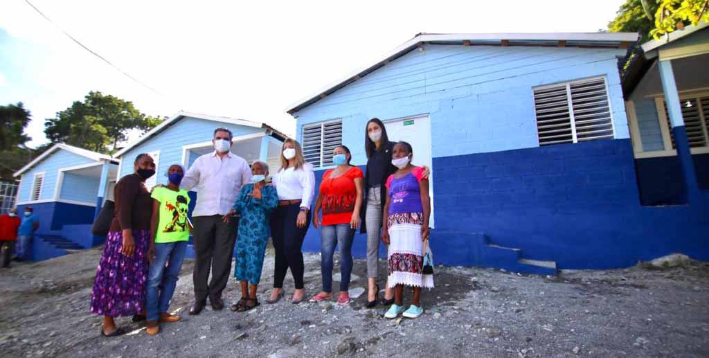 Ministro Propeep entrega 4 casas a familias de Barahona y Ocoa Propeep entrega 4 casas a familias large