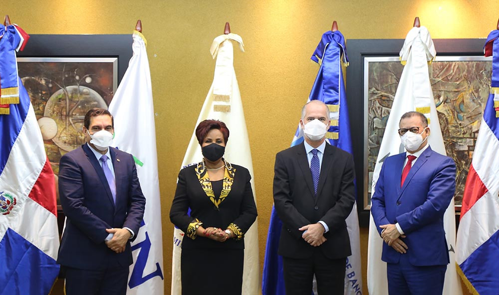 Superintendencias renuevan acuerdos interinstitucionales para la supervisión consolidada y creación de Ventanilla Exprés Ramón Contreras Josefa Castillo Alejandro Fernández W. y Gabriel Castro. large