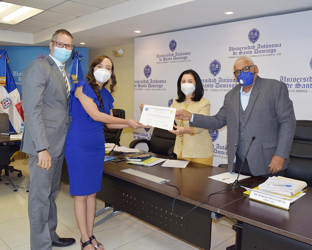 Consejo Directivo FCS-UASD reconoce egresada de Odontología graduada con honores Reconocimiento egresada Odontología large