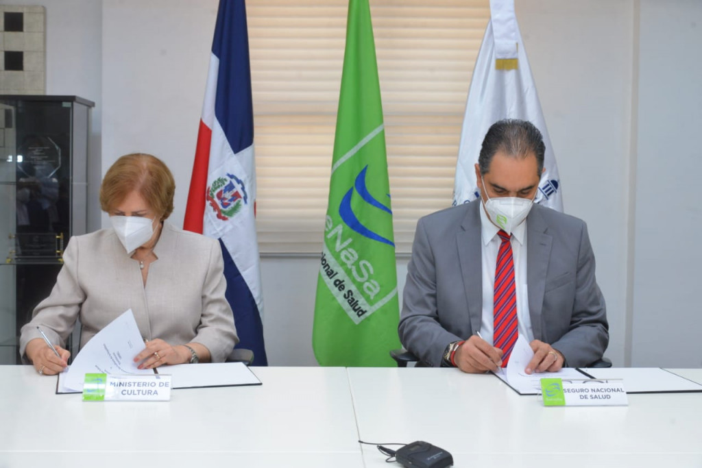 SeNaSa y Ministerio de Cultura firman acuerdo para afiliar al Régimen Subsidiado a miembros del gremio artístico y cultural SeNaSa 5 large