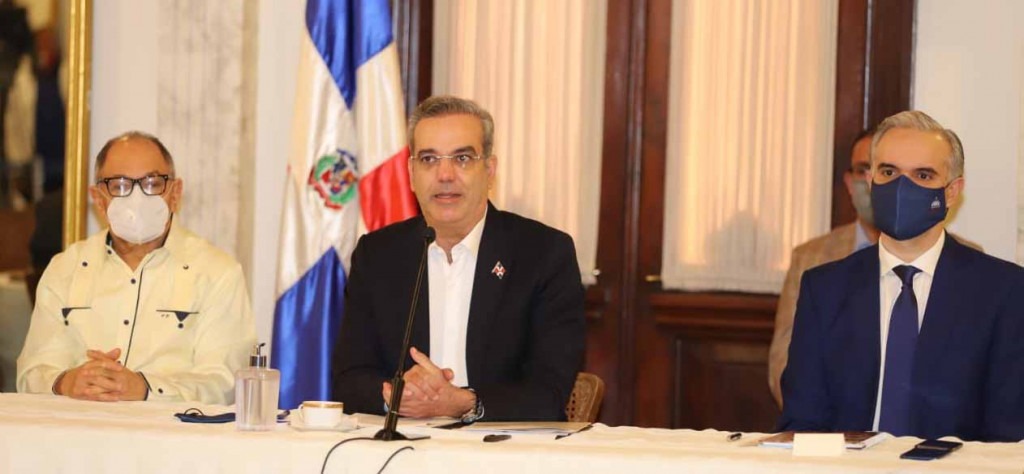 Presidente Abinader otorga pensiones de 10 mil pesos a 295 extrabajadores de los ingenios abinader 2 large