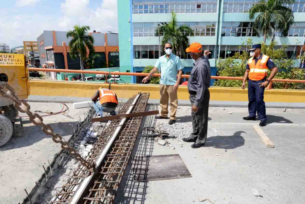 bacheo en Gran Santo Domingo large