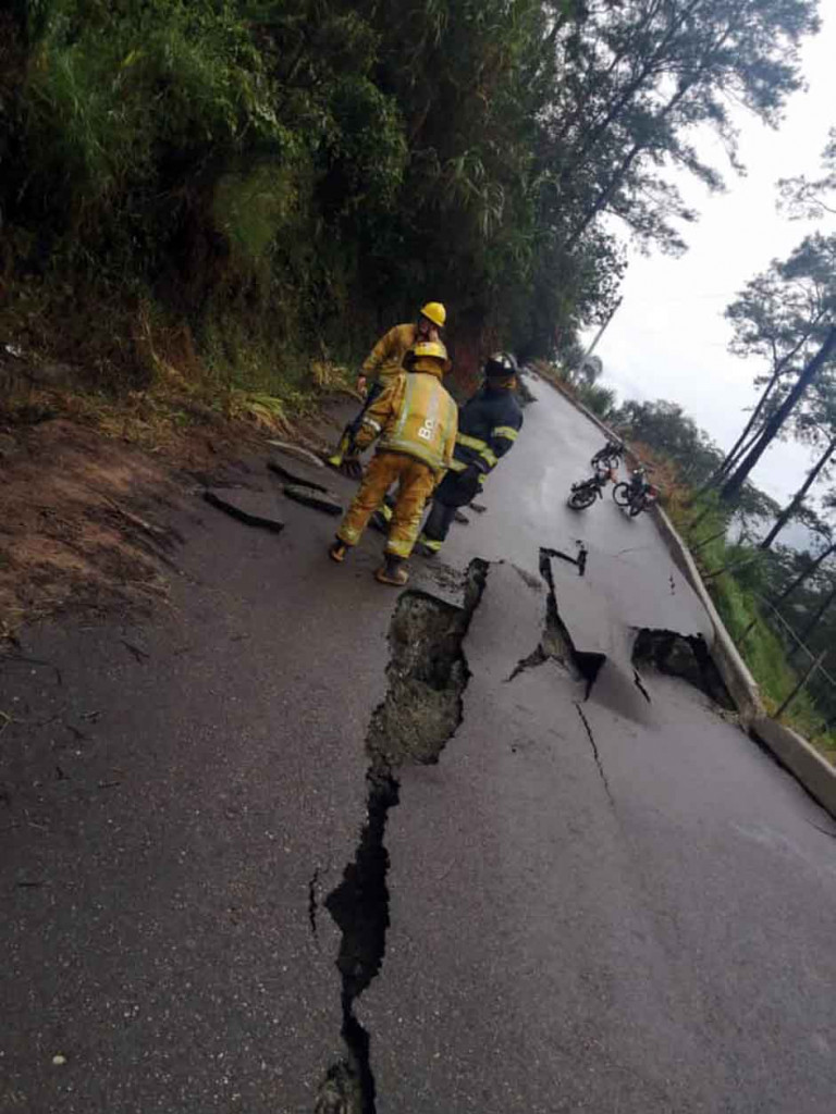 Lluvias caídas causan daño a la carretera de Manabao carretera de manabao 3 large