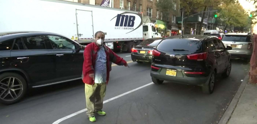 carro una cuadra de cuartel en el Alto Manhattan large