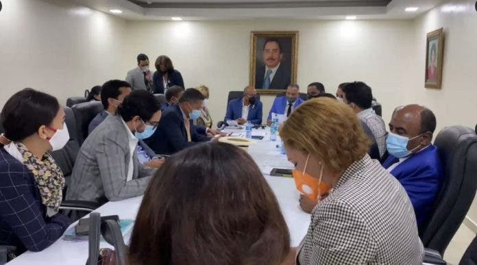 Diputados aprueban rendir informe favorable para eliminar matrimonio infantil comis 1 696x387 1 large