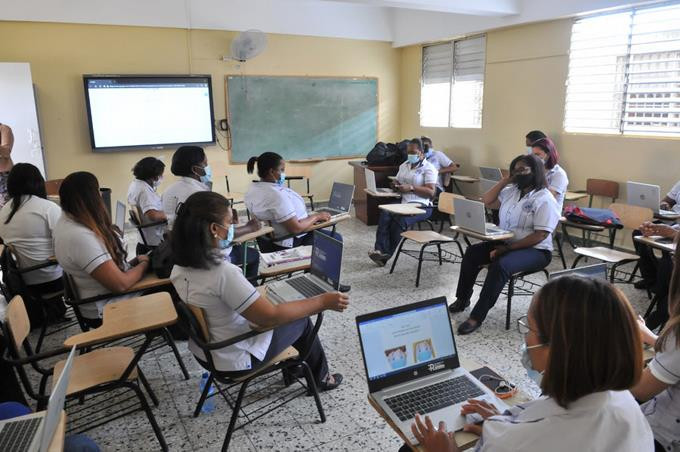 En la primera prueba la conectividad fue el principal inconveniente en la primera prueba la conectividad fue el principal inconveniente large