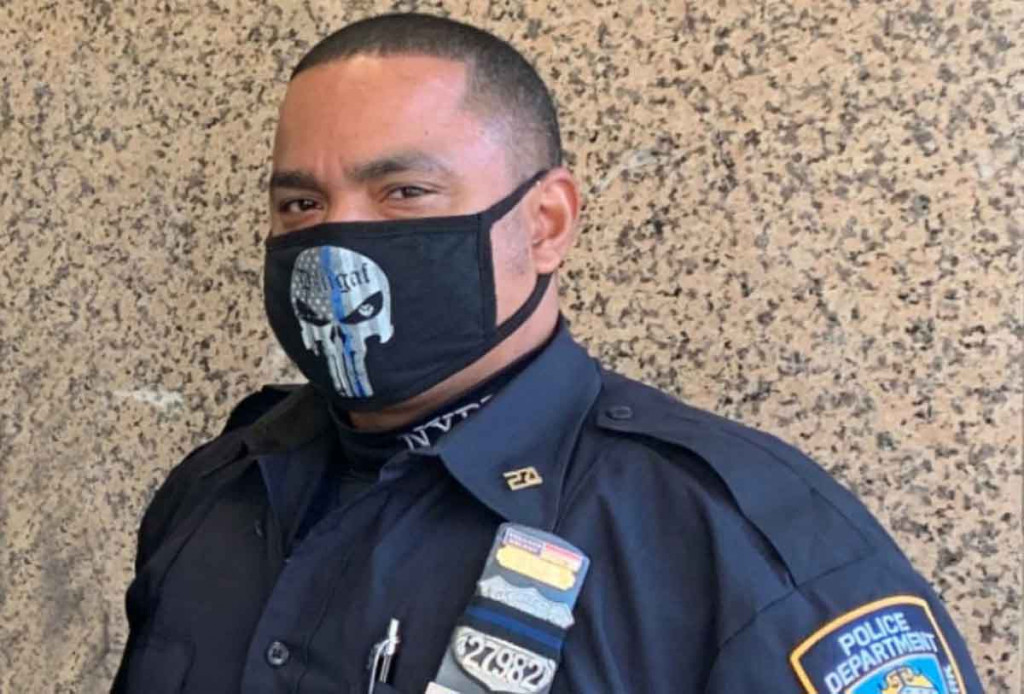 Comandancia retira foto de policía dominicano usando mascarilla con la figura de “The Punisher” policía dominicano Rodríguez large