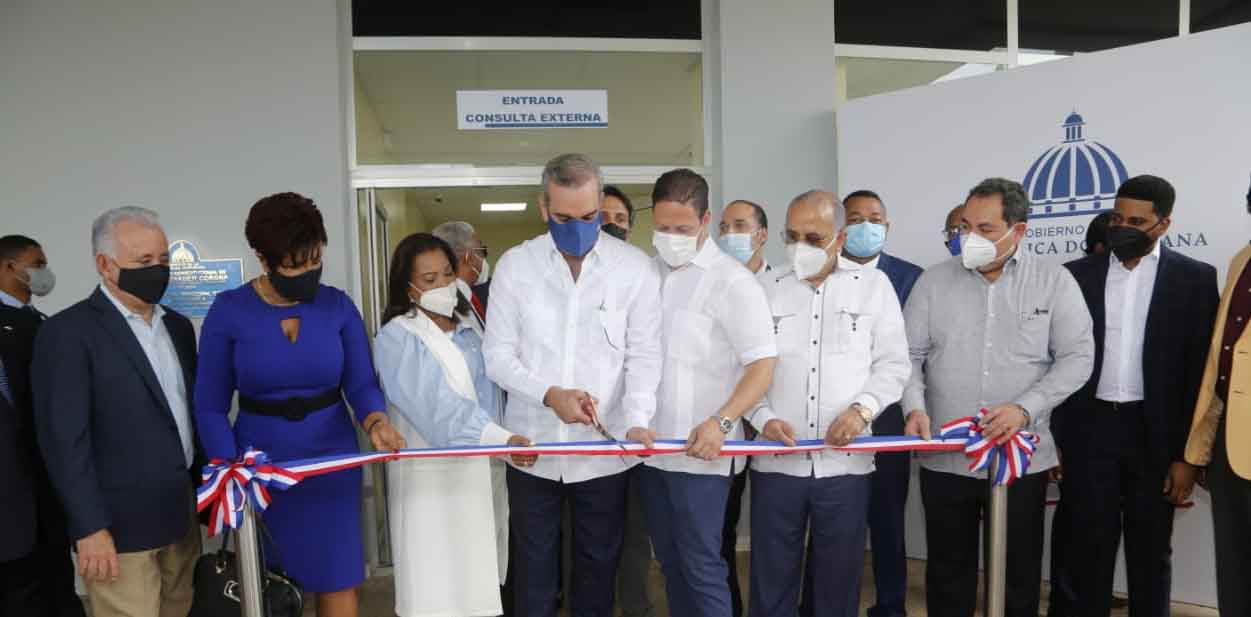 Abinader entrega Hospital Municipal de Boca Chica