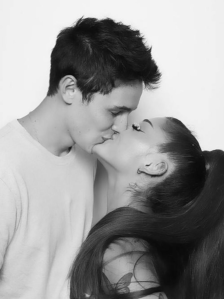 Ariana Grande large
