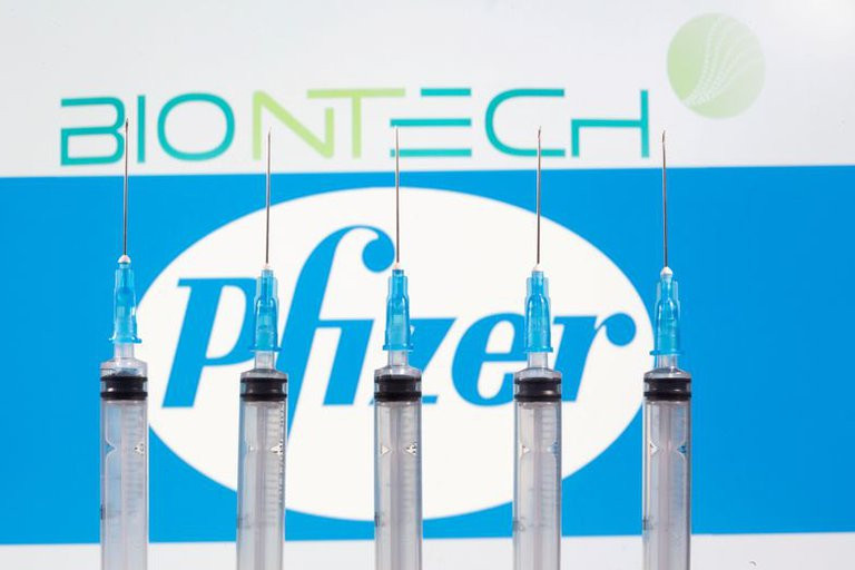 El Reino Unido autorizó la vacuna de Pfizer y BioNTech contra el COVID-19 BioNTech y Pfizer large