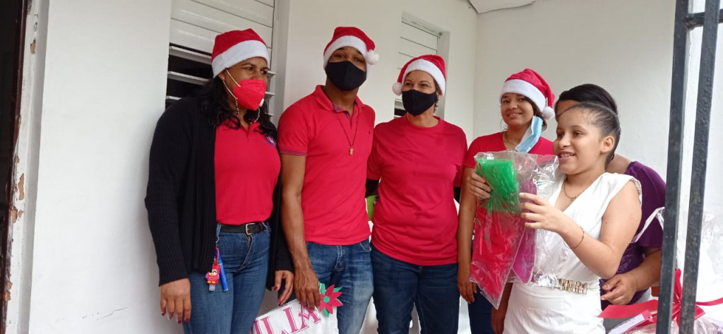 El Centro Especial Siloé-Génesise entrego regalos a sus estudiantes con motivo de las navidades Centro Especial Siloé Génesise large