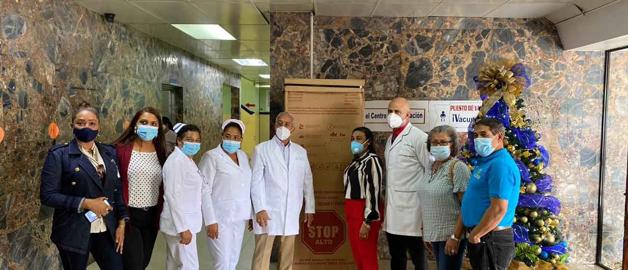 Coopunión entrega lavadora industrial hospital de Salcedo