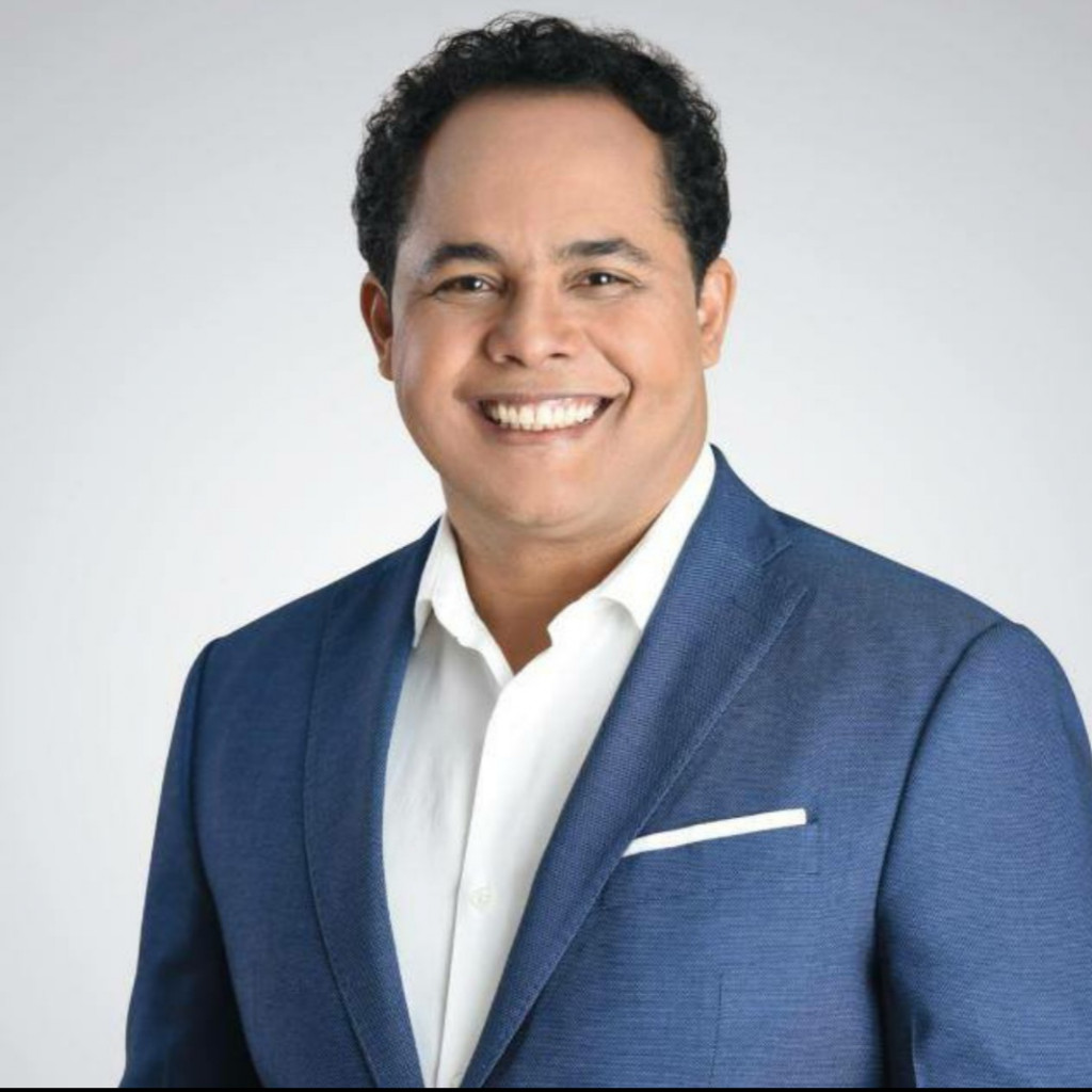 Diputado Héctor Ramírez llama  población a disfrutar en el seno familiar Diputado Hector Ramirez 2 large