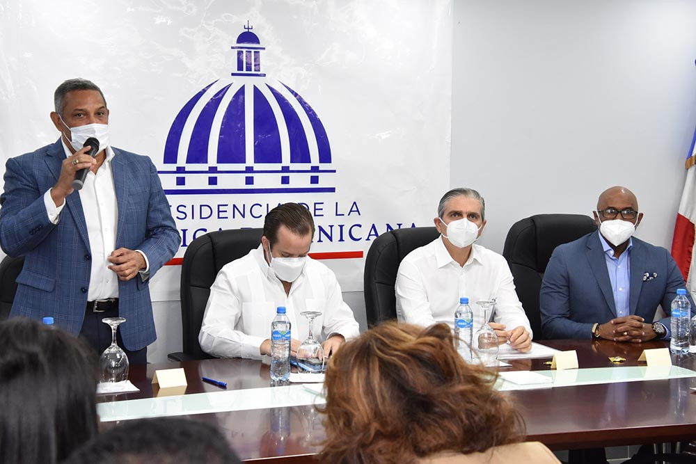 El gobierno anuncia ejecución de obras por 700 millones en SFM El Senador Franklion Romero large