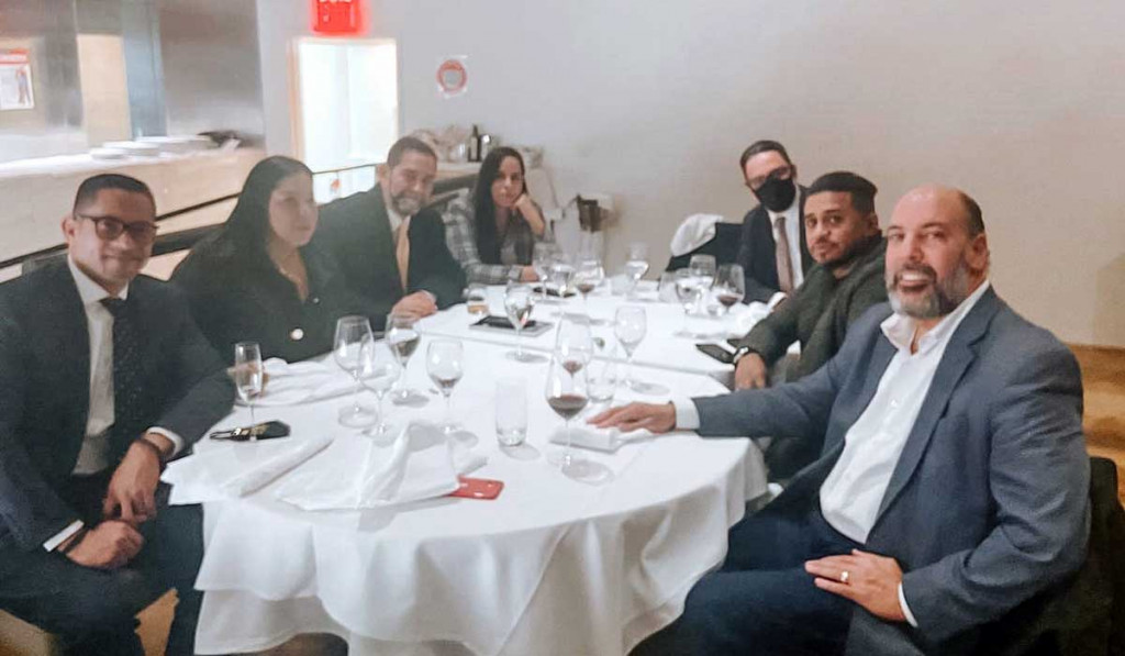 Empresario judío y NLOA donan furgones al Gobierno con electrodomésticos, muebles y protección contra COVID a través del cónsul en NY Empresario judío y NLOA donan furgones large