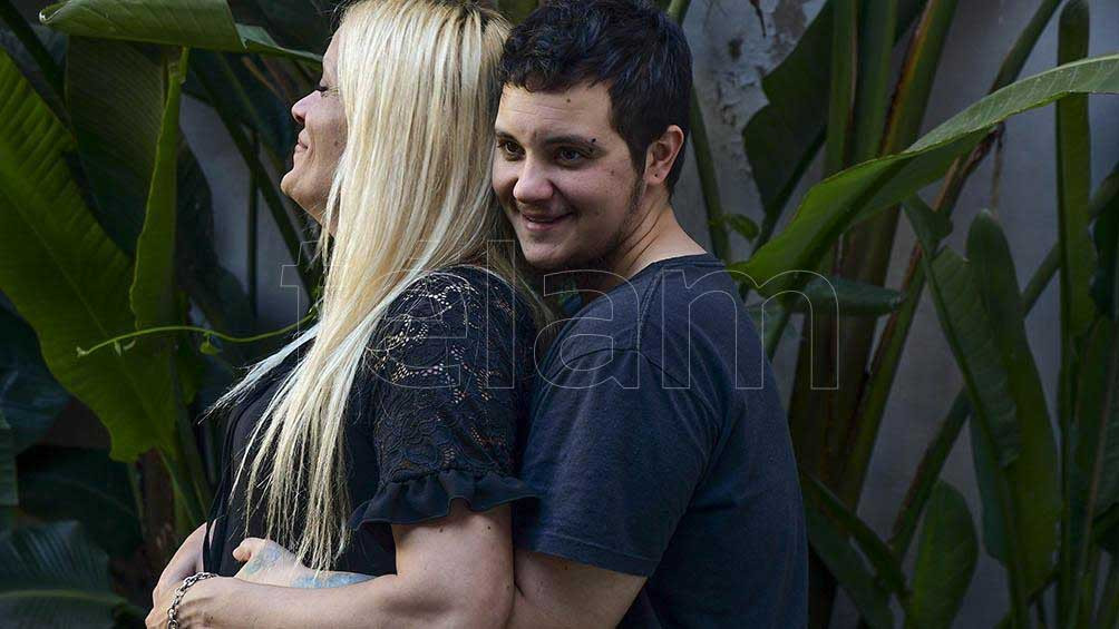 ¡Ya si llegamos! Hombre transexual está embarazado de su primer hijo con mujer trans Franco Di Pietro varón trans embarazado de cinco meses tendrá un bebé de su pareja una mujer trans large