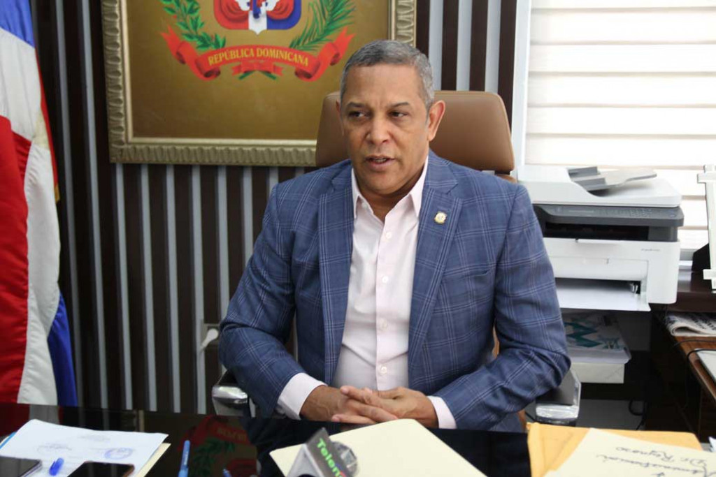 Senador Franklin Romero anuncia la instalación de sucursal de Banreservas en Cenoví Franklin Romero senador sfm large