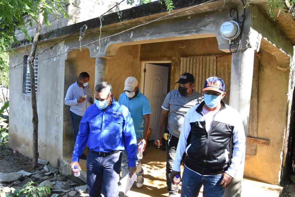 Senador  Romero lleva esperanza de soluciones a los sectores más necesitados de la provincia Duarte Franklin Romero sfm large