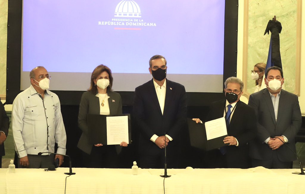 Gobierno aumentara 30 al salario medicos 2021 large
