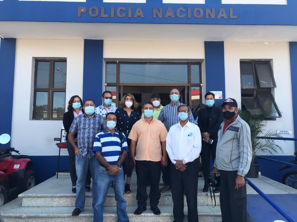 Gremios de la comunicación de Jarabacoa repudian actuaciones policiales en contra de comunicadores Gremios de la comunicación de Jarabacoa large