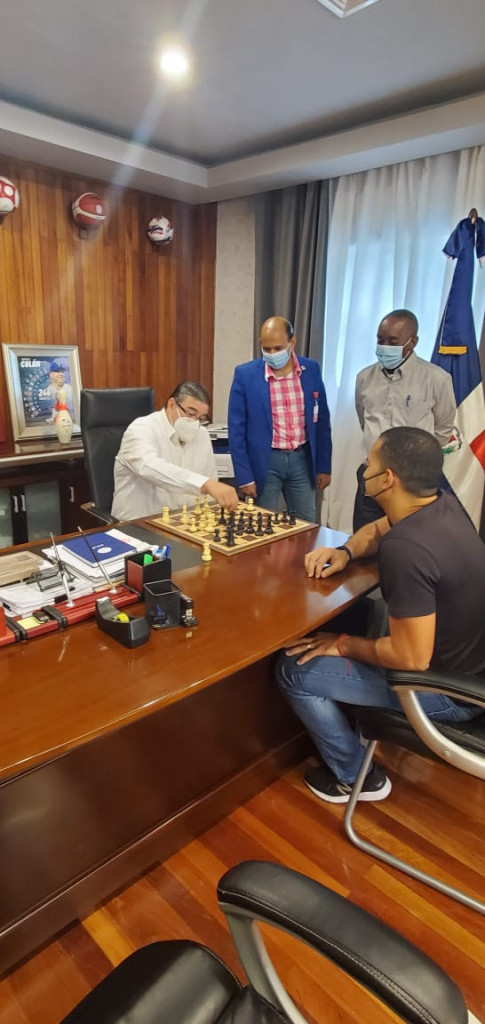 Camacho Inauguran el primer campeonato Universitario de ajedrez virtual con la participación de 16 Universidades Ing. Francisco Camacho Ministro de Deportes vs Lisandro Muñoz Lic. Braulio Ramírez y Roque García Director de Deporte Universitario... large