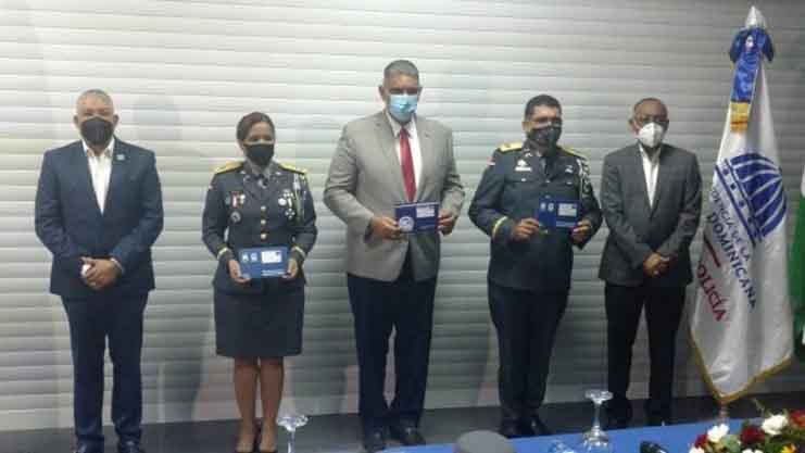 Interior y Policía entrega tarjeta simbólica para transporte gratis Interior y Policía entrega tarjeta simbólica para transporte gratis large