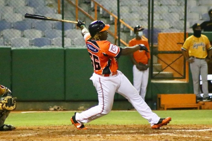 Los Toros dan paliza a las Águilas; mientas las Estrellas brillan ante el Escogido Johan Mieses bateo su primer jonron en la pelota dominicana. large