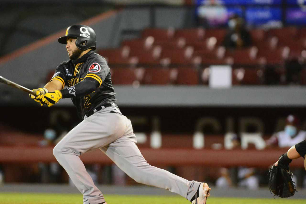 JC Pérez llega a 300 hits; pero Gigantes ganan a base de poder Juan Carlos Perez large
