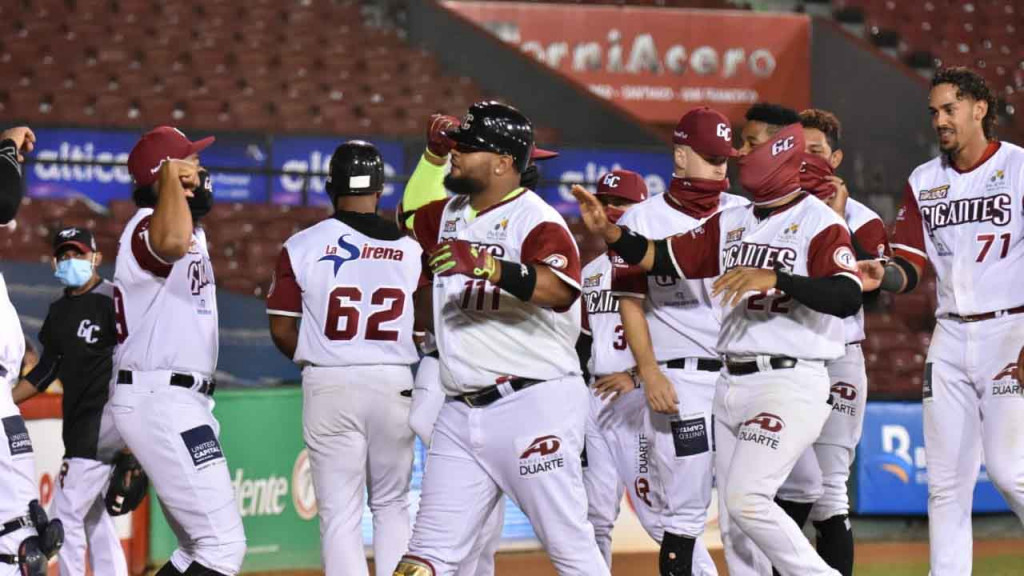 Francisco y Sierra conectan cuadrangulares en triunfo 7-2 de los Gigantes sobre Leones Juan Francisco coconecta otro vuelacerca large