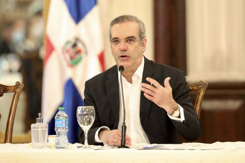 Luis Abinader Corona large