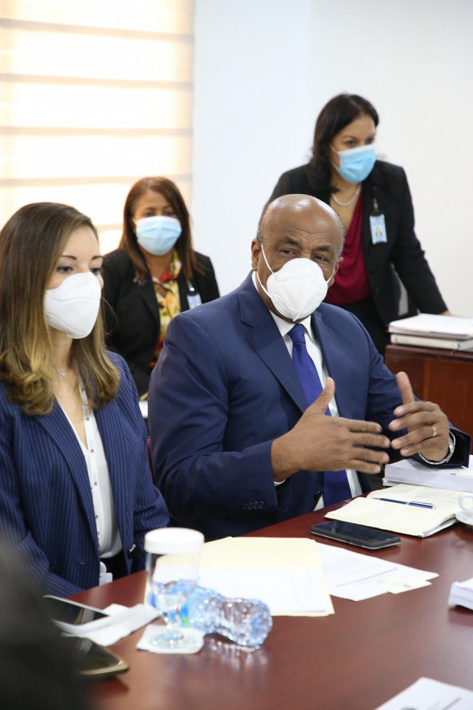 Ministro de Energía y Minas explica a diputados contrato de explotación hidrocarburos en SPM Ministro de energia large