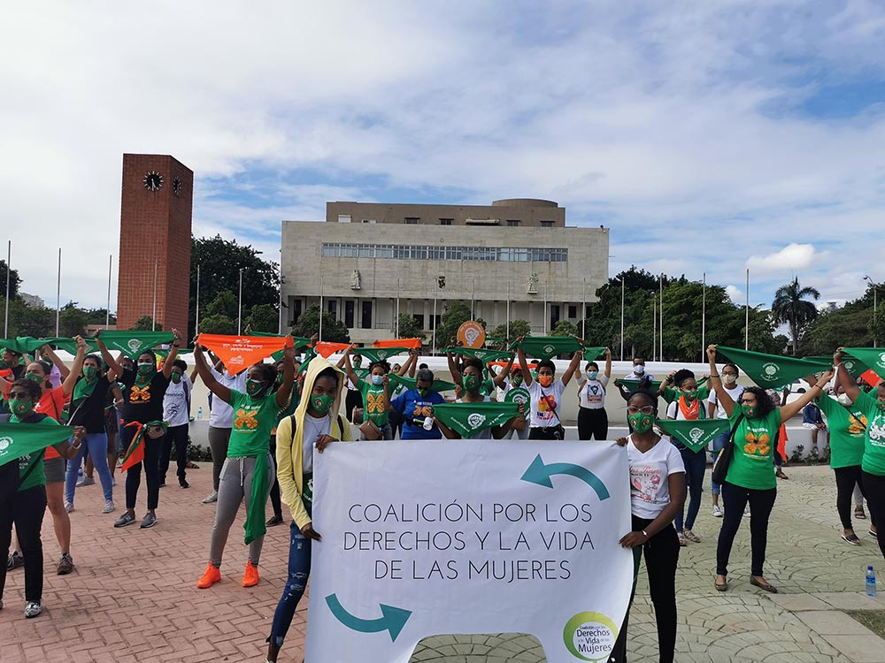 Anuncian movilización permanente si excluyen tres causales del Código Penal Pañuelazo Causales large