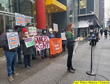 Protestan contra gobernador Cuomo ante alza tarifa del metro y en puentes de la ciudad large