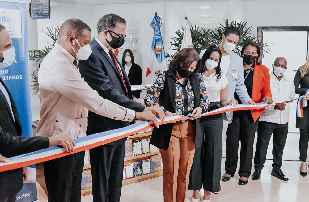 MINERD pone en funcionamiento Punto de Lectura Punto de lectura large