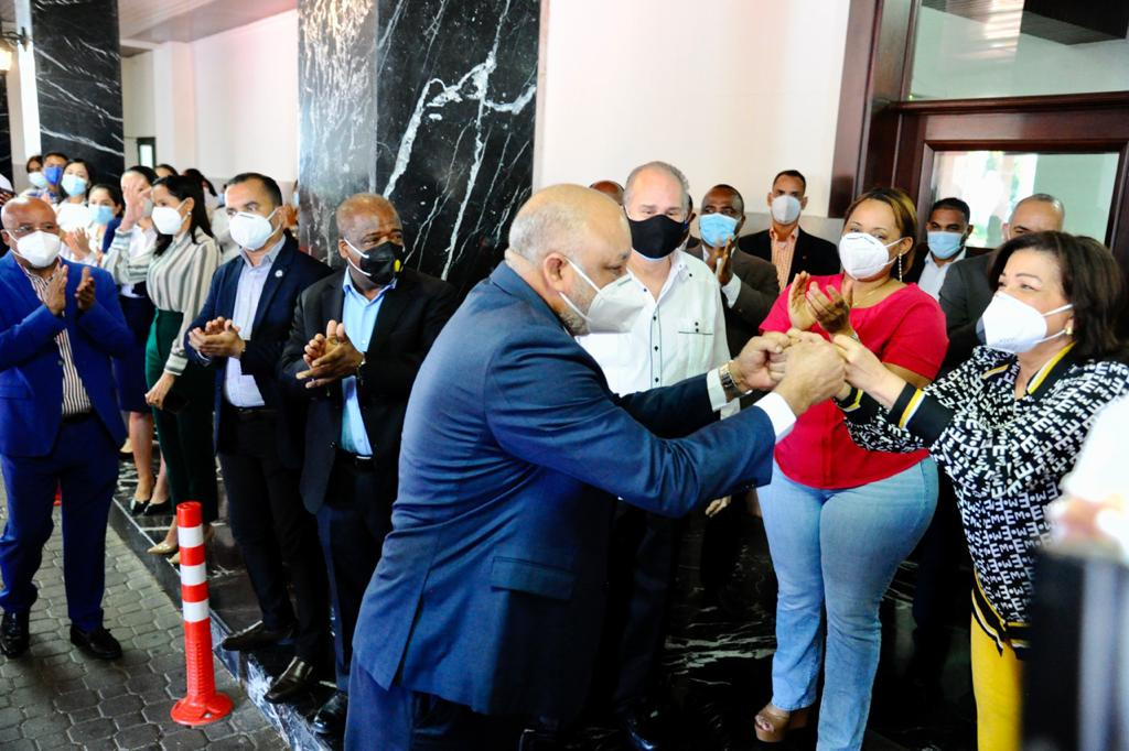 El doctor Roberto Fulcar se reintegra al MINERD agradeciendo la solidaridad recibida Roberto Fulcar se reintegra al MINERD large