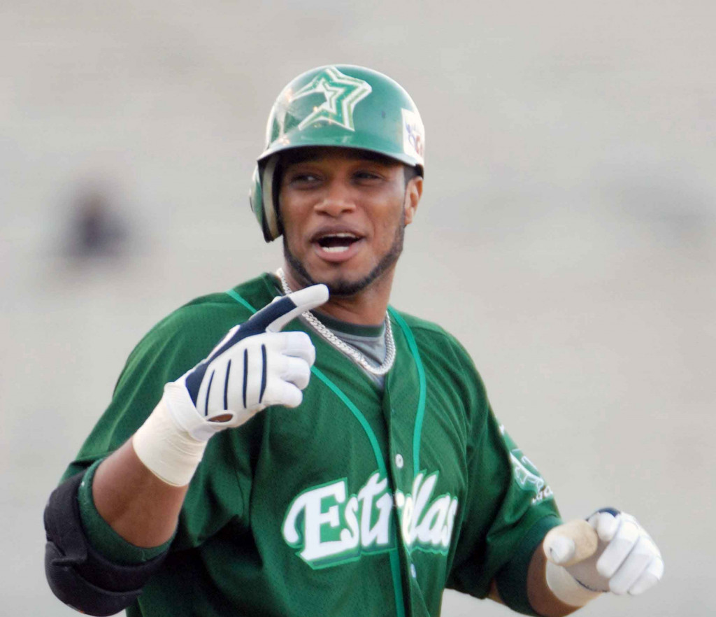 Pica y se Extiende Robinson Cano large