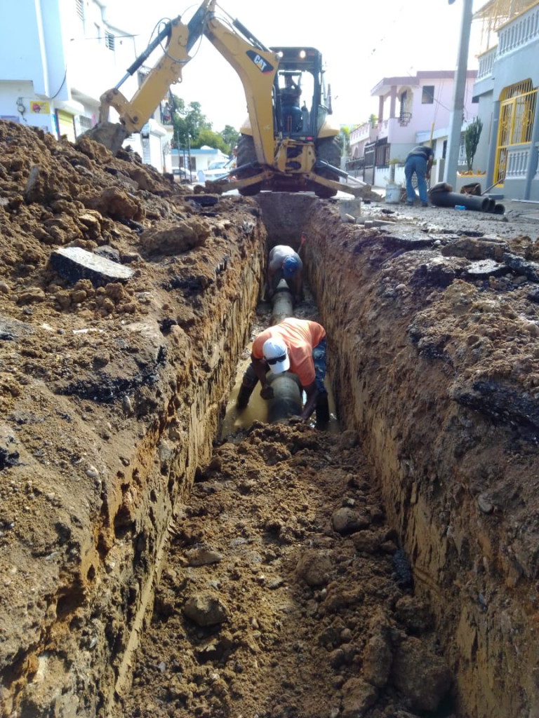 CORAASAN lleva solución del alcantarillado sanitario a alrededor de 180 familias Sustitucion de tuberia del alcantarillado sanitario en El Invi large