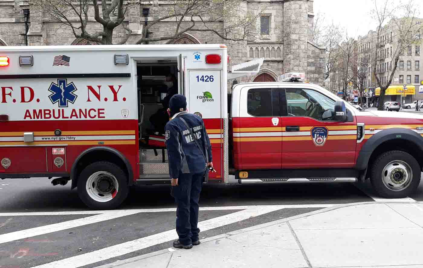 ambulancia paramédicos en NY