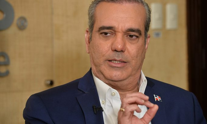b000728b luis abinader 5fb7116f74746 681x409 1 large