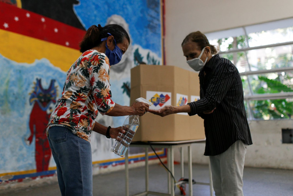 chavismo afianza su poder en unos comicios large