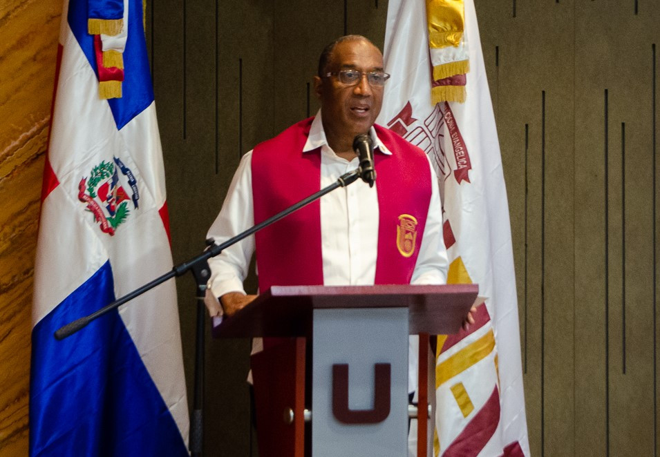 UNEV inviste 1,108 nuevos profesionales de grado en Graduación Ordinaria 58 foto 1 large